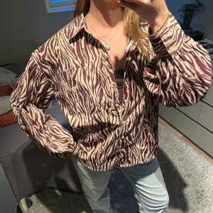 Skjorta - skjorta i strl S/M