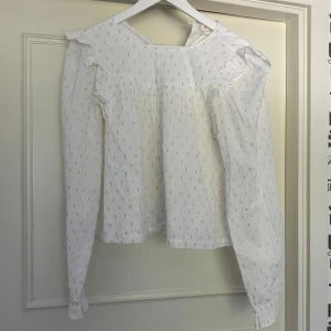 Blus - Jättefin blus från ginatricot young i stlk 170! Men skulle säga att den sitter som en XS/S