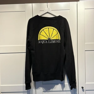 Acqua Limone - Svart tröja i mycket bra skick storlek L 