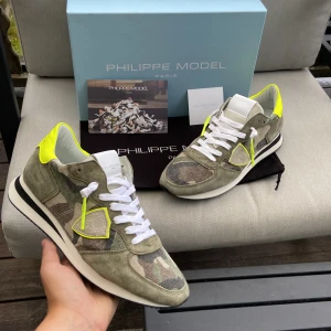 Philipe model skor - Säljer nu ett par HELT SPRILLANS NYA philipe model skor. Nypris ligger på 3500kr. Allt OG medföljer. Hör av er vid funderingar!