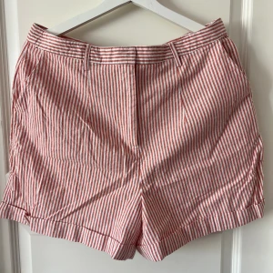 Shorts randiga - Från Lisa&Lena för NA-KD  Nya med prislapp!