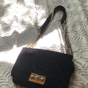 Söt handväska  - Söt handväska som passar perfekt till alla tillfällen!