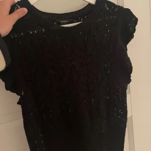 Topp - Snygg topp med mönster. Har inte kommit till användning så i väldigt bra skick. Skriv kring frågor!💓