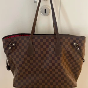 Brun väska  - DM för mer info 