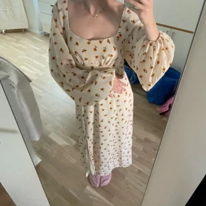 Cottagecore klänning - Bara hängt i garderoben, nyskick!