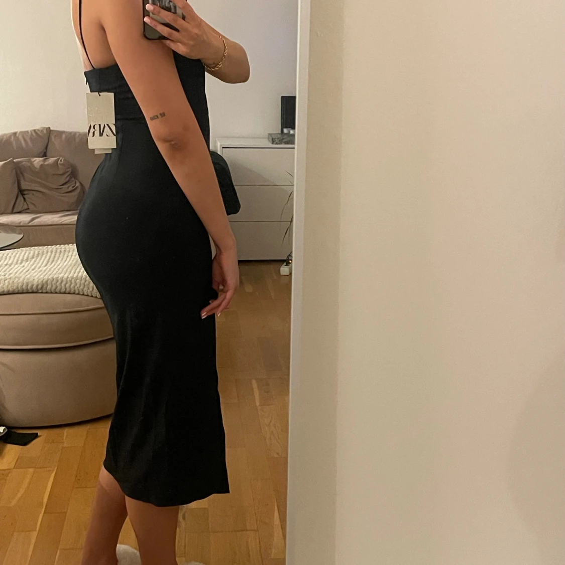 Svart axelbandsklänning Zara - 90