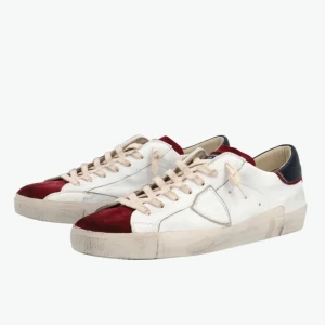 Philippe model prsx bordeaux - Säljer nu mina riktigt snygga och fräscha phillipe model för ett svin billigt pris!! Skick 10/10! Original pris ligger runt 3700kr mitt pris 2399!!😇 Bara att skriva vid frågor eller funderingar😁