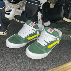 Vans knu skool (grön) - Oanvända, har två par och vill sälja dem andra.