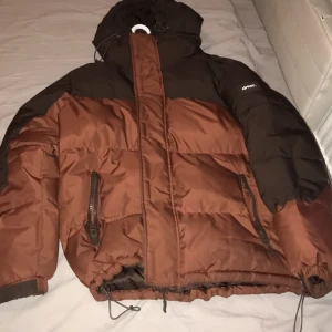 Jacka  -  fräsch jacka har inte använt den 