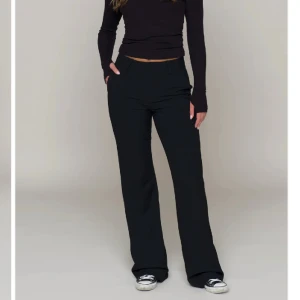 Lxa kostymbyxor  - Säljer dessa kostymbyxor från lxa då de blev fel storlek! Det vill säga aldrig använda nypris är 890💕 