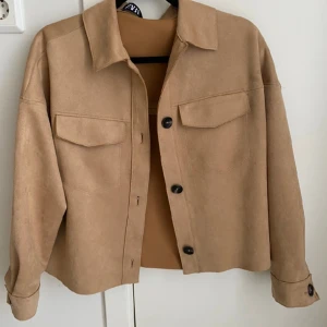 Oanvänd jacka zara  - Mocka material  Strl xs 