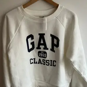 Gap tjock tröja som aldrig har används och endast provats, prislapp sitter kvar och nu pris är 450kr