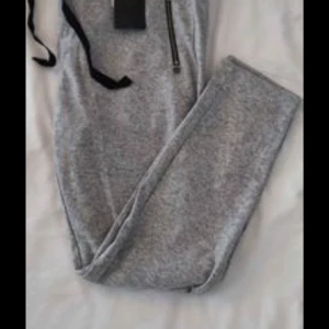 Scotch & Soda Jogger byxa - Helt nya och aldrig använda (lappen kvar på). Jättefina men för stora för mig så aldrig blivit använda. Storlek 1=S