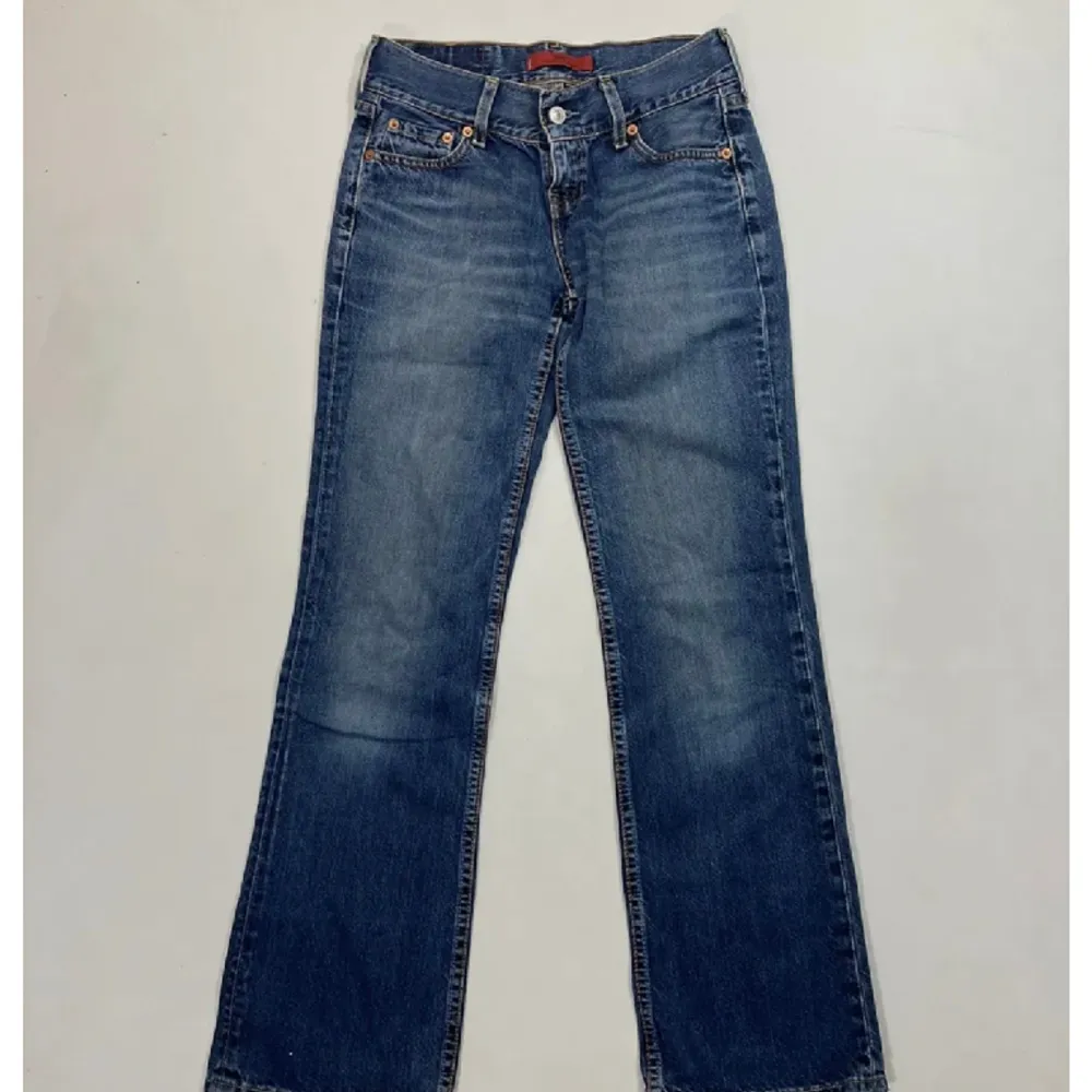 Levis jeans i fint skick . Jeans & Byxor.