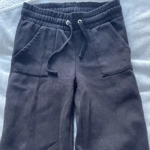 Mjukisbyxor - Säljer dessa mjukis från lager 157 använt ca 3 gånger. Lite små ludd på tar självklart bort innnan fraktning. Ny pris 200kr