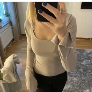 Gina tricot soft touch - säljer min superfina tröja från Gina tricot i soft touch kollektionen ❣️ säljer då den inte riktigt vad min stil 💋 endast testad!! ❤️