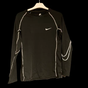 Nike träningströka - Nike träningströja. Oanvänd såklart. Liten i storlek. Vid intresse hör av er!