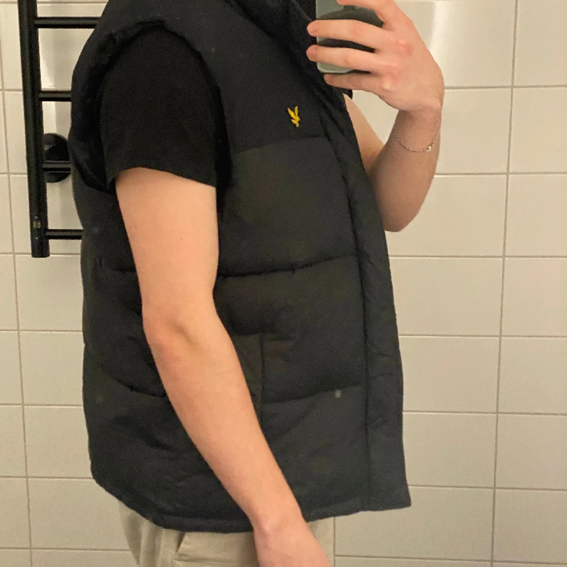 Oanvänd Dunväst från lyle & scott  - 90