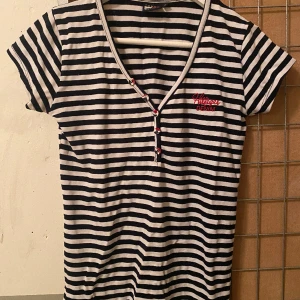 Tommy Hilfiger topp - Randig Tommy Hilfiger top, sparsamt använd. 