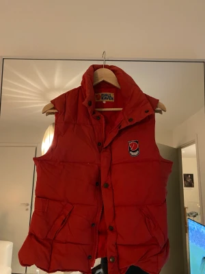 Fjällräven väst - Vintage fjällräven väst. Passar xs-s. Väldigt fint skick