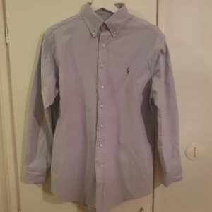 Ralph Lauren skjorta - Ralph Lauren skjorta i mycket bra skick! Storlek M, normal passform.
