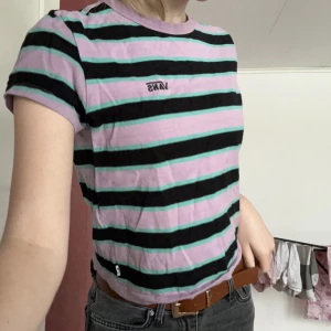 Retro vans t-shirt🩷 - Säljer en av mina gamla favoriter🩷 Välanvänd men fortfarande mjuk😊