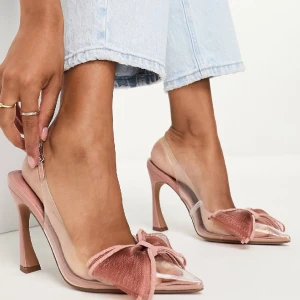 Klackskor med rosett - Klackskor med rosett i den fina färgen, helt nya!!! Kartongen medföljs om det önskas !! 