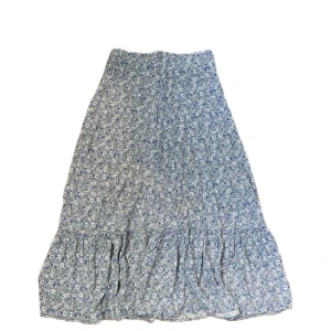 Långkjol - Sommrig långkjol från Esprit. Längd: 90cm Midja: 35cm