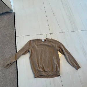 ZARA TRÖJA - säljer denna zara tröja sol inte kommer till användning❤️❤️