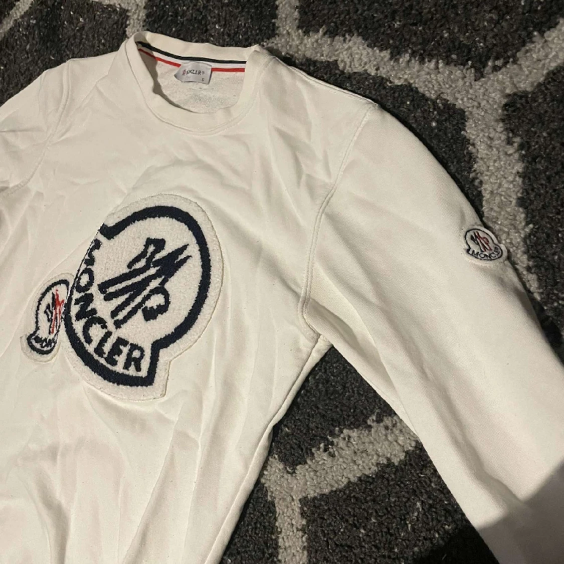 Äkta moncler tröja  - 90