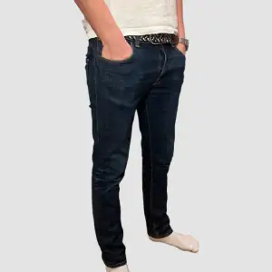 Nudie jeans i färgen ”dry open navy” slim fit modell ”grim Tim”  Skick: 10/10 använda fåtal gånger  Min absoluta favoritjeans när det kommer till passform Vid frågor & funderingar är det bara att skicka ett meddelande!