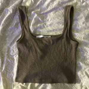 beige linne🫶 - fint beige linne från lager 157! köpt förra året till skolavslutningen men använder inte längre. storlek xs men upplevs som s! fint skick :)