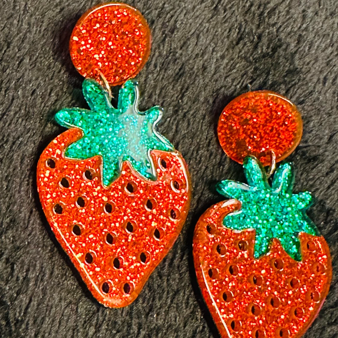 Nya örhängen i form av jordgubbar Akryl Söta Kawaii Cute - 90