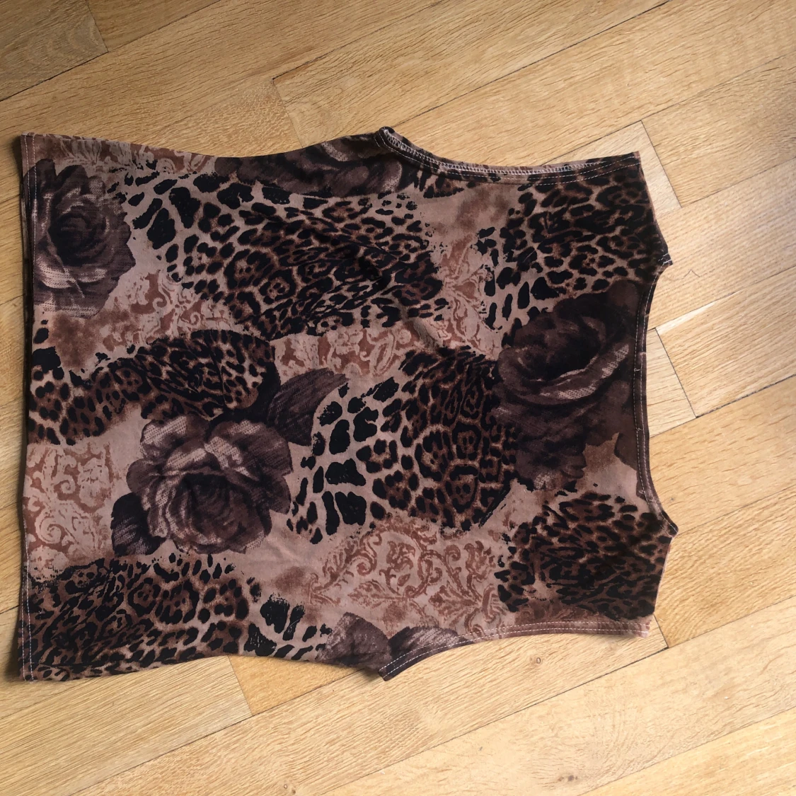 Mönstrad ärmlös topp från Pimkie - 90