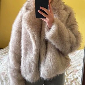 Snygg Pälsjacka, XS-S, priset går att diskutera💗 - Pris går att diskutera💗lånad bild, fråga om flera bilder om behövs💗