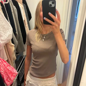 Brun t-shirt  - Supersöt brun T-shirt från hm😇