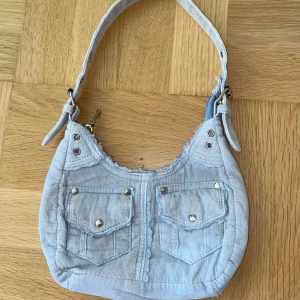 Ljusblå väska i manchestertyg  - Säljer denna söta väska💘