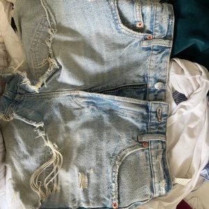 ZARA SHORTS - säljer då dom är försmå för mig, kontakta mig vid frågor (välj helst instabox) 