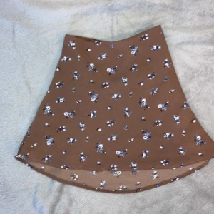 Kjol  - Har aldrig använt 