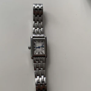 Klocka - Klocka för tjejer  Har inte använd den