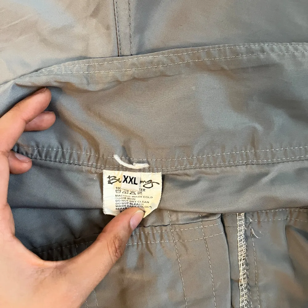 Söta Billabong shorts med tryck och bra skick, inga snören tyvärr !. Shorts.