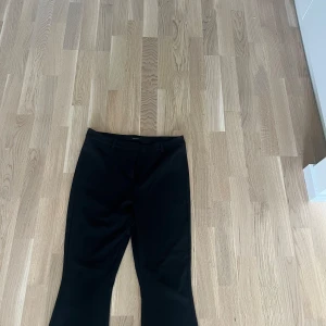 Vero Moda kostymbyxor  - Helt nya bara lappen som saknas. Inte använd dom för dom är för korta. Super sköna