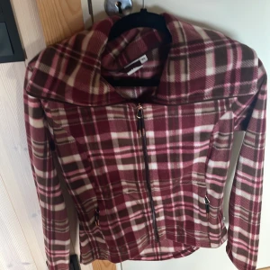 Rid tröja  - Rid tröja i super bra skick helt oandvänt 