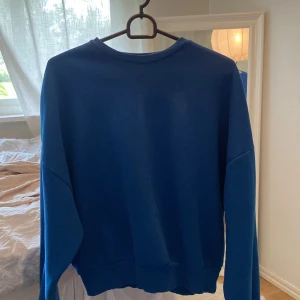 Tröja  - Fin blå tröja💙