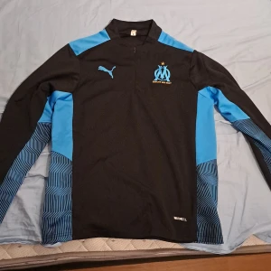 Marseille tröja Tracksuit top  - Allt utom lappen är väldigt bra skick 