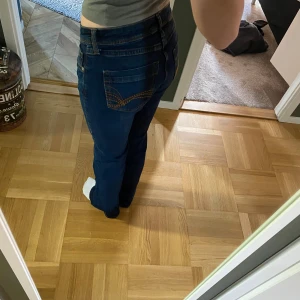 low waist jeans  - low waist low rise jeans HELT NYA har endast tagit bort lappen.  skriv om ni har några frågor eller vill ha fler bilder 