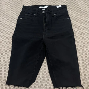 Jeans shorts - Jeans från Calvin Klein som jag har klippt till shorts.  Storlek: W:26