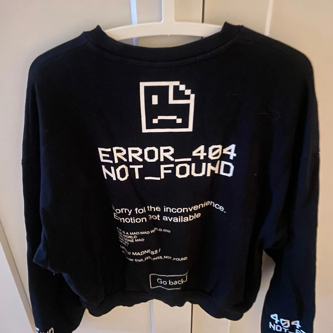Svart tröja från Madlady med texten 'ERROR 404 NOT FOUND' - 90