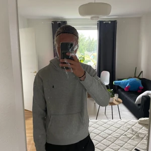 hoodie ralph lauren  - Hoodie från Ralph Lauren. Fint skick. Storlek S. 