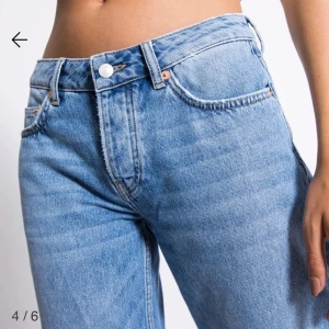 Lågmidjade jeans - Lågmidjade jeans i modellen Icon från lager 157, i en ljus blå färg🩵